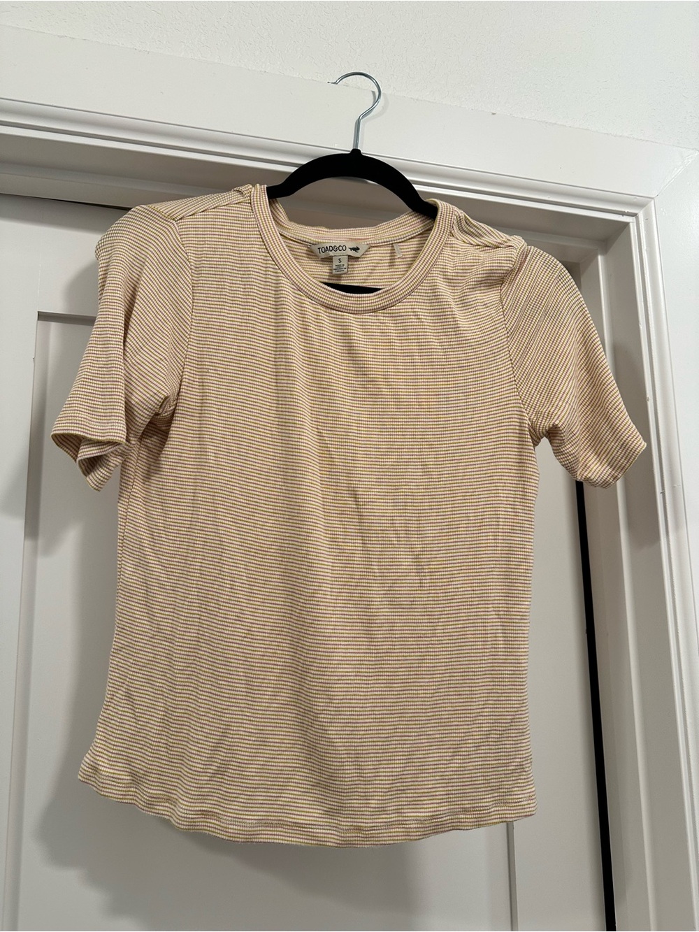 Toad&Co Lightweight Striped Crew Tee in Cream and Tan